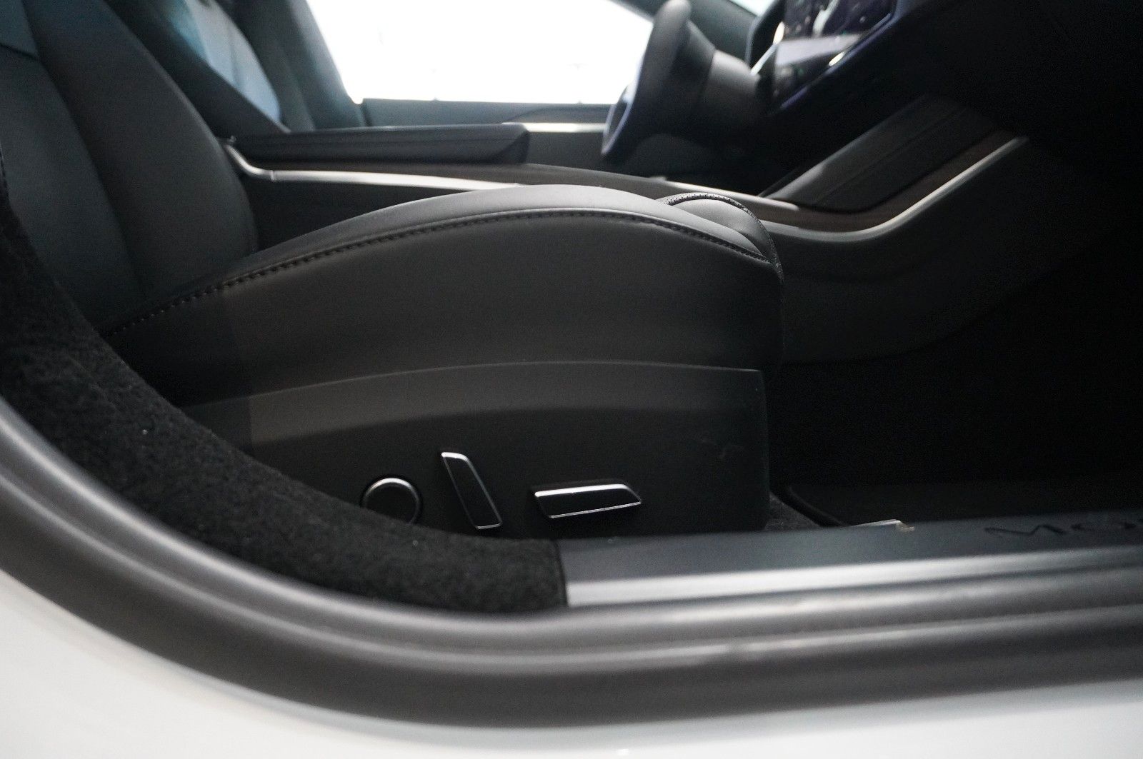 Fahrzeugabbildung Tesla Model S DUAL-MOTOR LONGRANGE NAVI/AMD/YOKE/LEDER