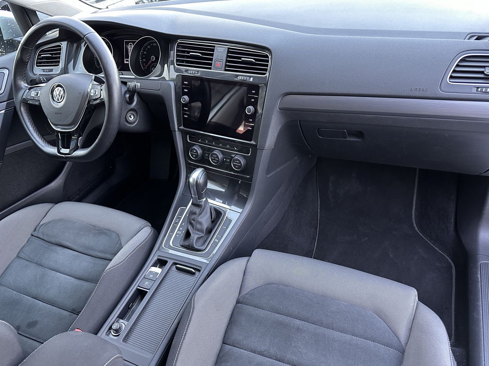 Fahrzeugabbildung Volkswagen Golf 2.0 TDI*ACC*Navi*PDC*SHZ*