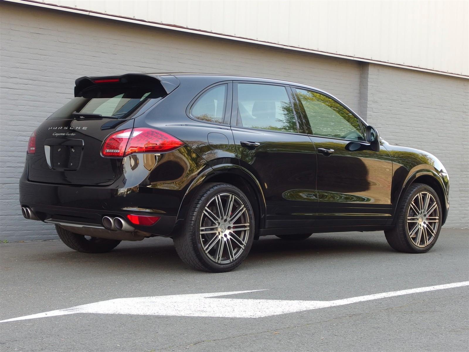 Porsche Cayenne Turbo (Schwarz/Schwarz)