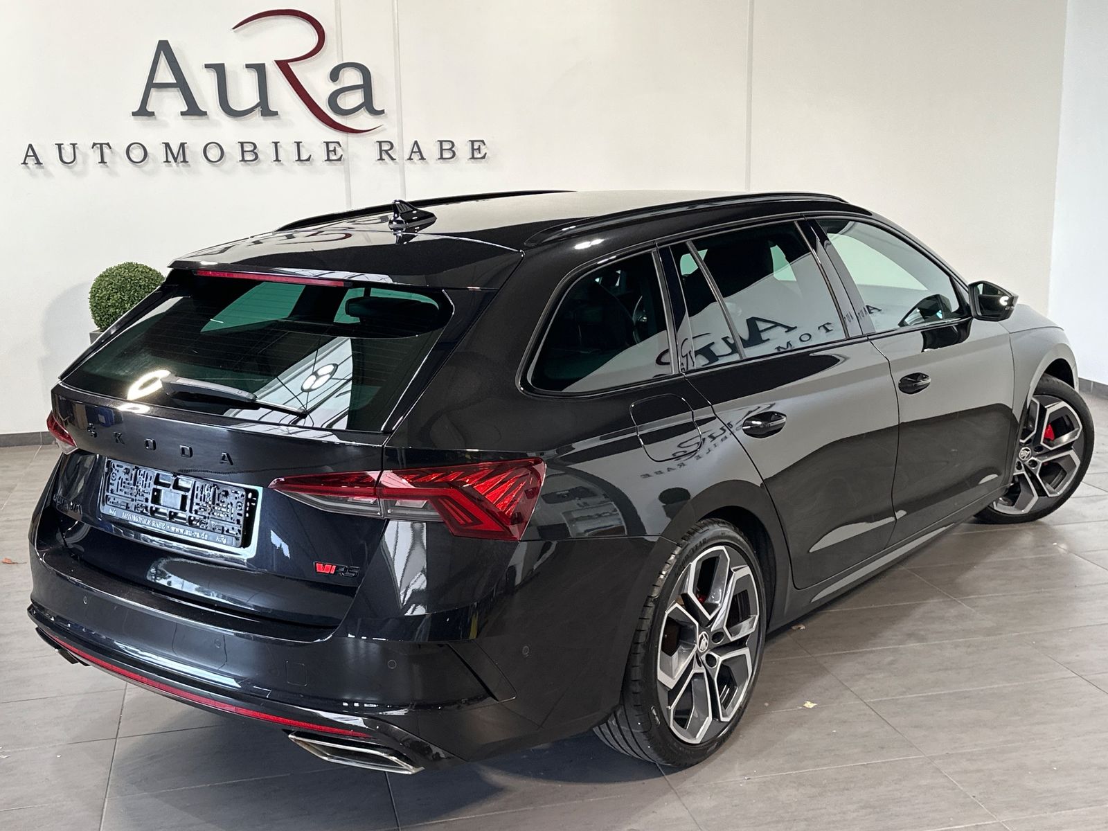 Fahrzeugabbildung SKODA Octavia Combi 2.0 TDI DSG RS Plus 4x4 NAV+MATRIX
