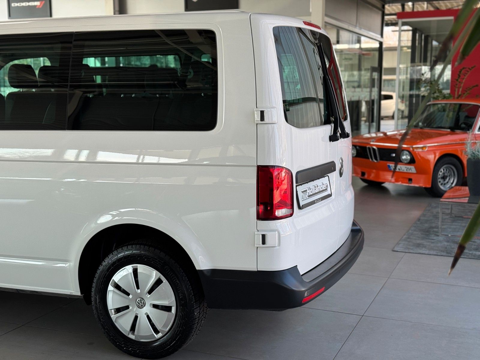 Fahrzeugabbildung Volkswagen T6 Transporter Kombi 2.0 TDI "Klima  9-Sitzer"