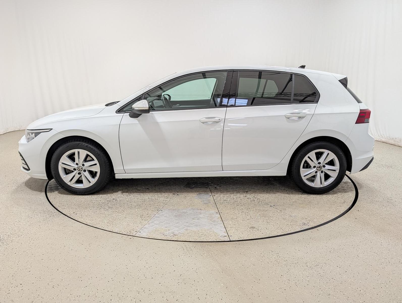 Volkswagen Golf 1.5 TSI Life DCC Fahrwerk AHZV Standhzg., миниатюра 3