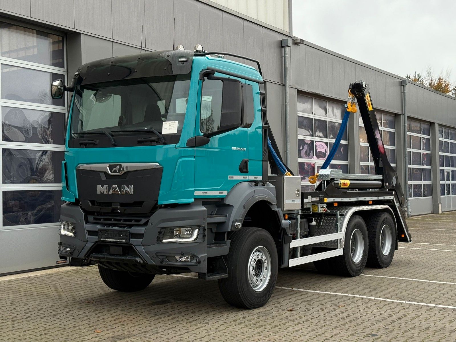 Fahrzeugabbildung MAN TGS 26.520 Absetzkipper HYVA 18 TAZ / Funk / 6x4