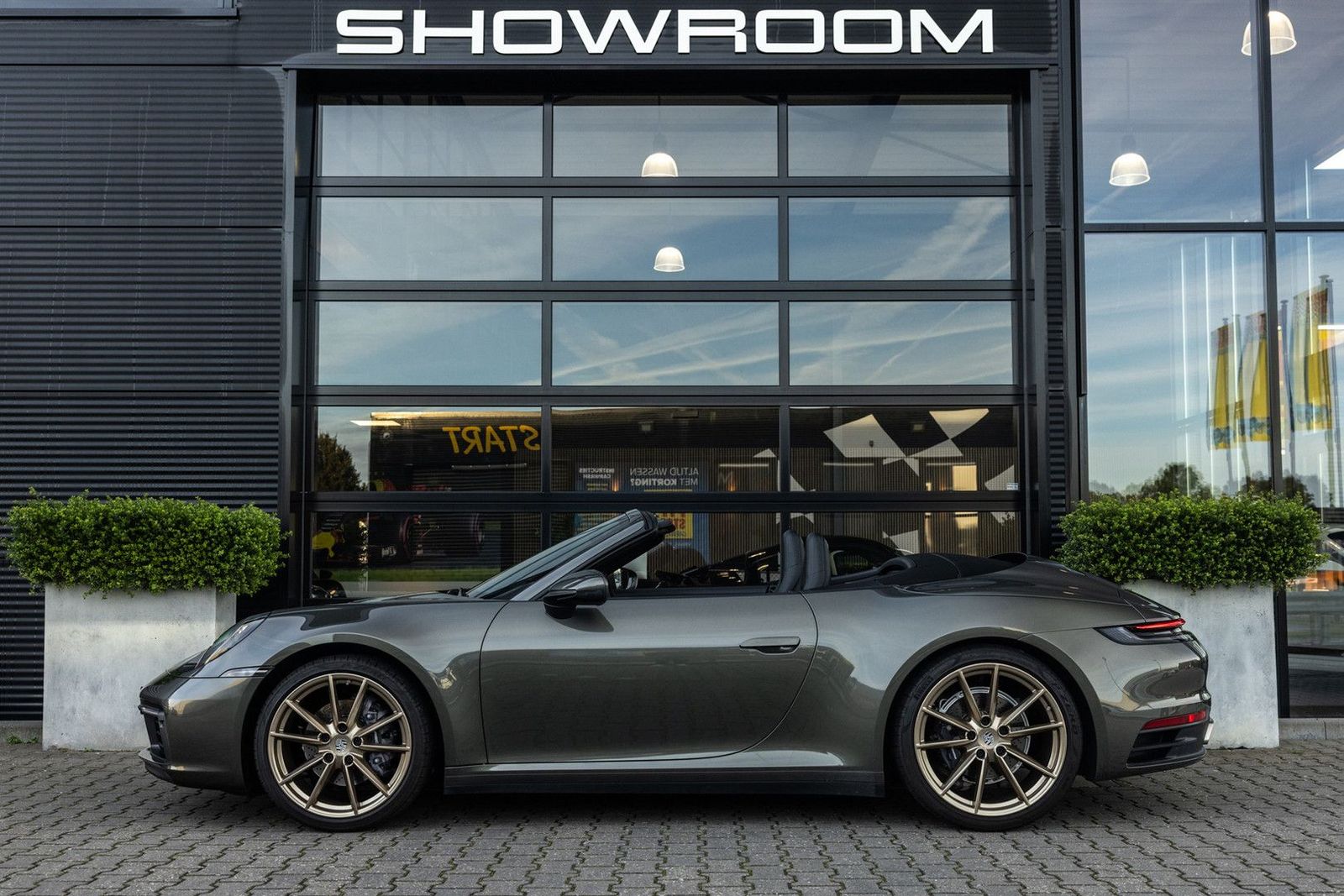 Porsche 992 Cabrio 992 3.0 Carrera, Aventurijn groen, PA imagem 3