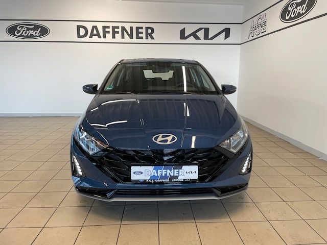 Fahrzeugabbildung Hyundai i20 Trend VerkehrszeichenERK Kamera Navi DAB