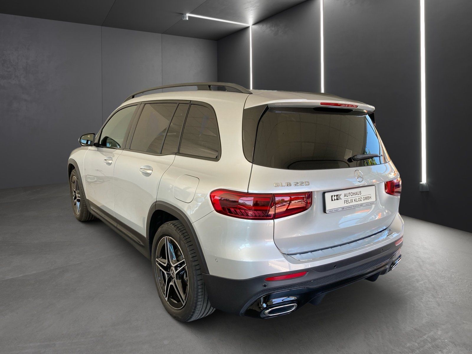 Fahrzeugabbildung Mercedes-Benz GLB 220 4M AMG*AHK*Distro*Totwin*Burmester*Night