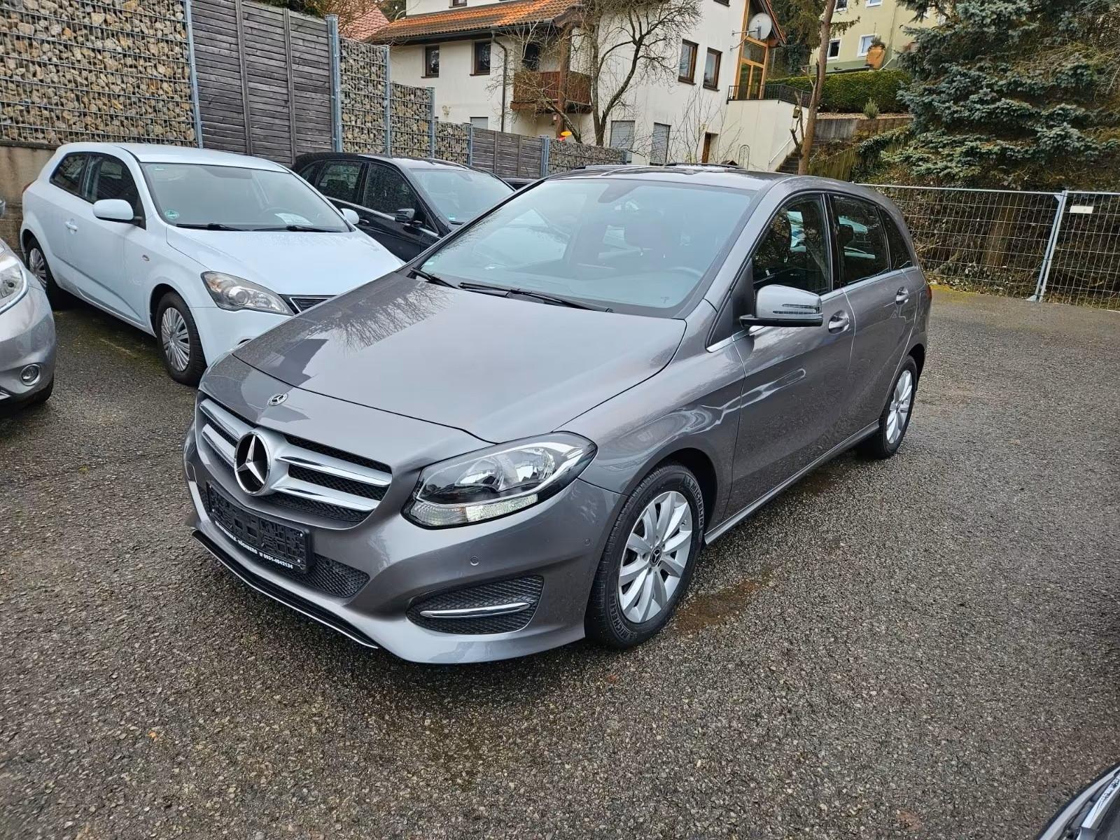 Mercedes-Benz B 180 *NAVI*SZH*PDC*TEMPO*...