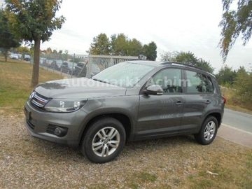 Volkswagen Tiguan - 1