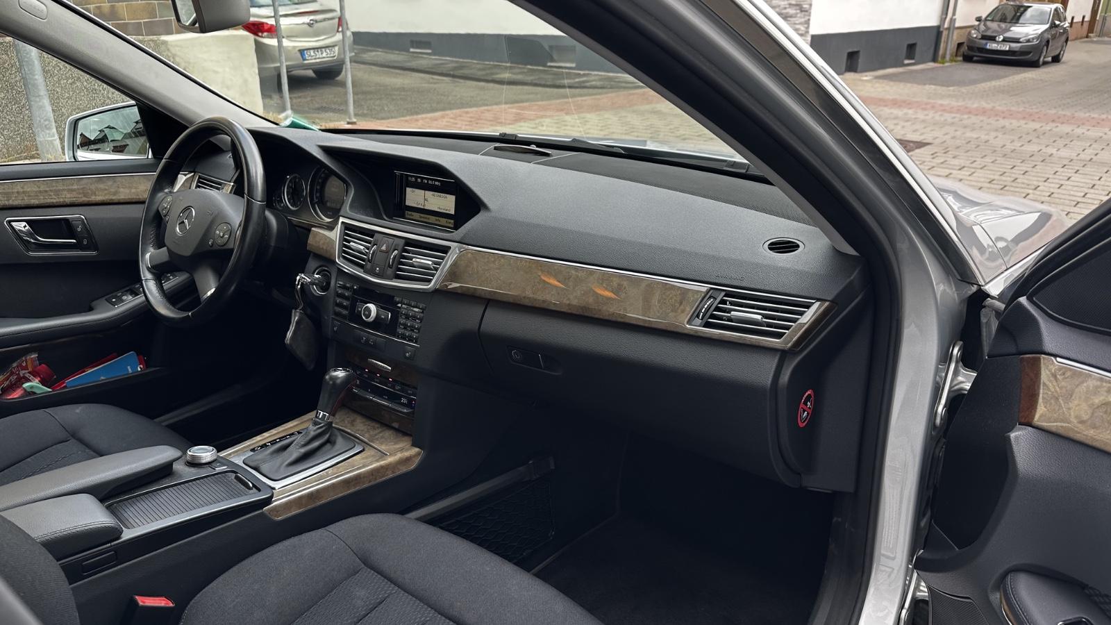 Mercedes-Benz E 220 CDI BlueEFFICIENCY Standard