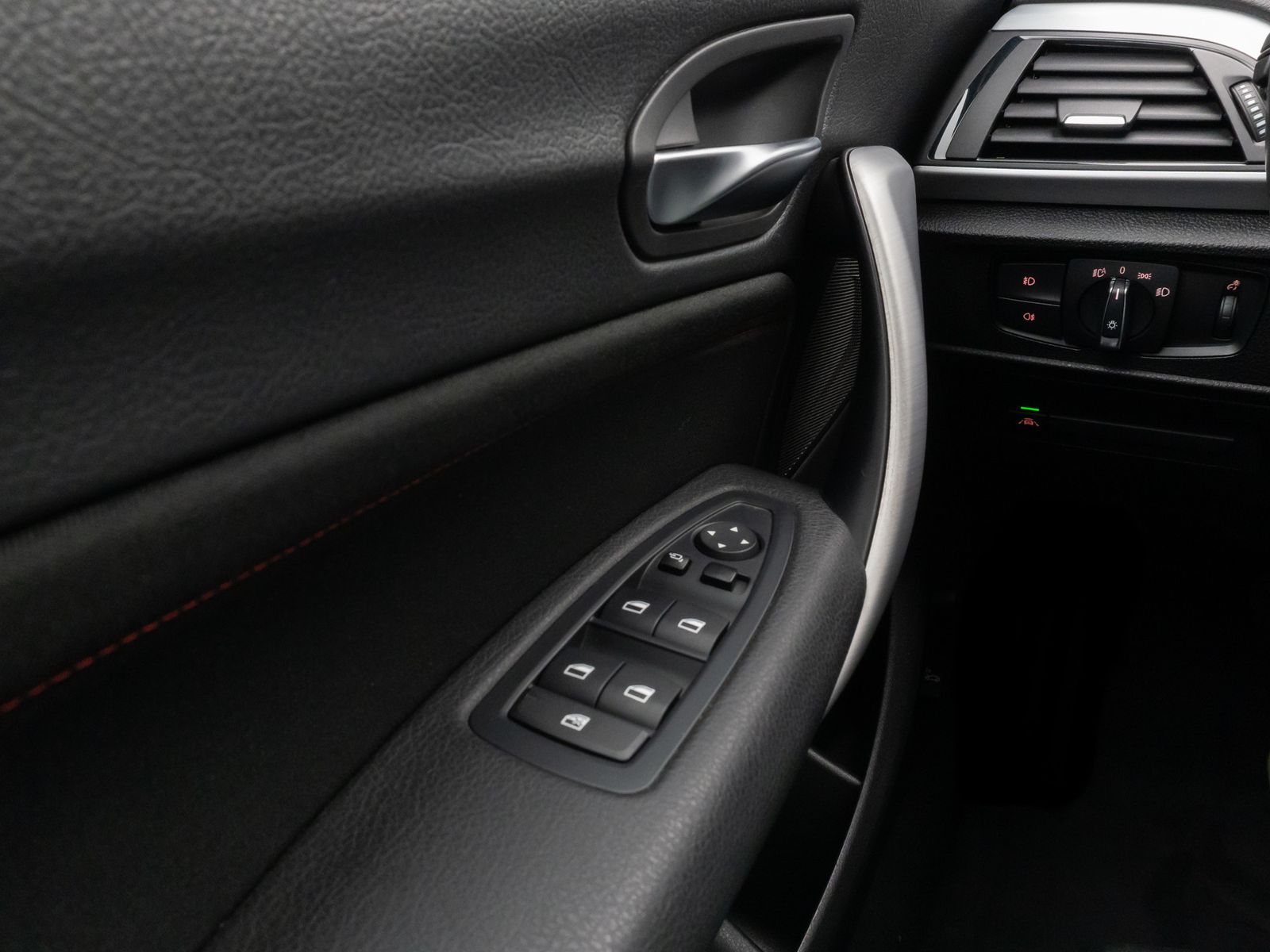 Fahrzeugabbildung BMW 120d xD Sport Line Glasdach H/K PDC LED Komfort