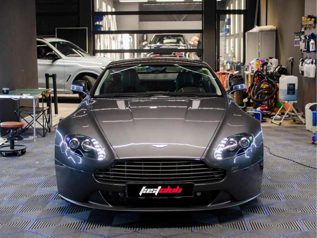 Aston Martin V8 Vantage