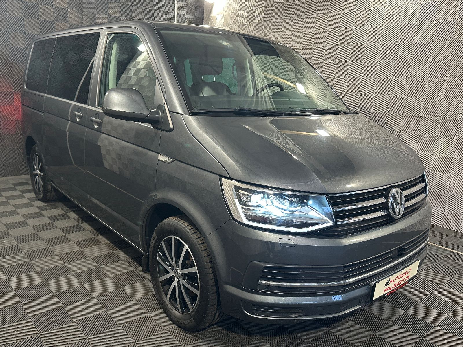 Gebrauchtwagen Volkswagen T6 Multivan T6 Multivan*COMFORT*LED-ST.HZ-R.KAM-ACC-AHK-SHZ in Horb am Neckar