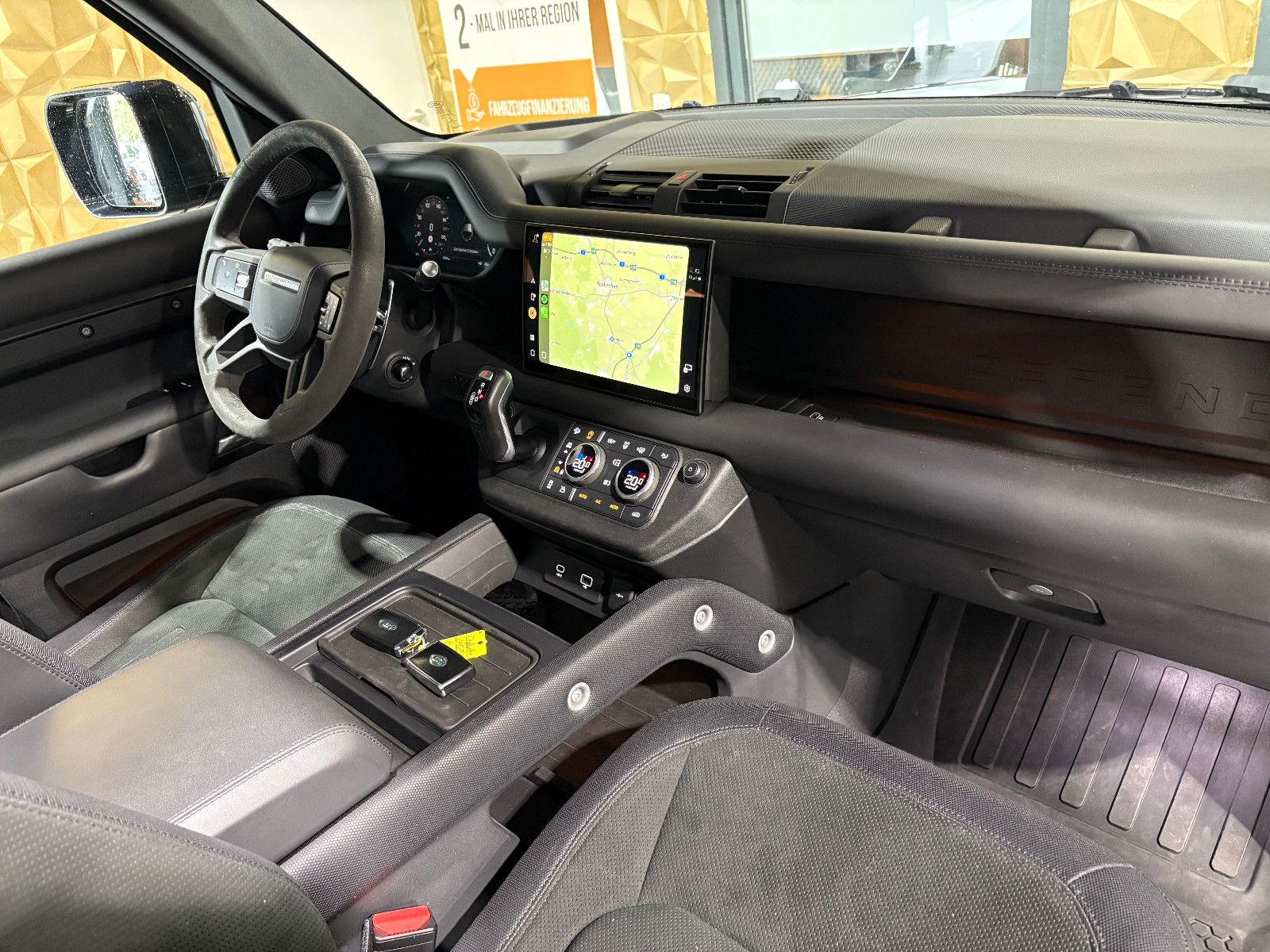 Fahrzeugabbildung Land Rover Defender 110 V8/PANO/ACC/HEAD-UP/360°/APPLE/AMBI