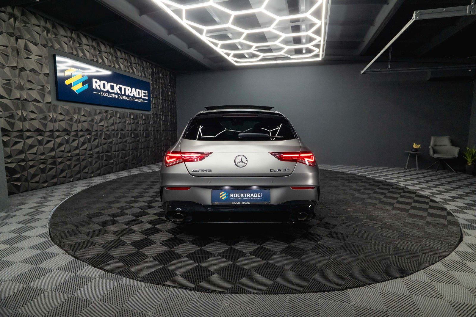 Fahrzeugabbildung Mercedes-Benz CLA 35 AMG 4Matic Performance Night-Paket | Pano