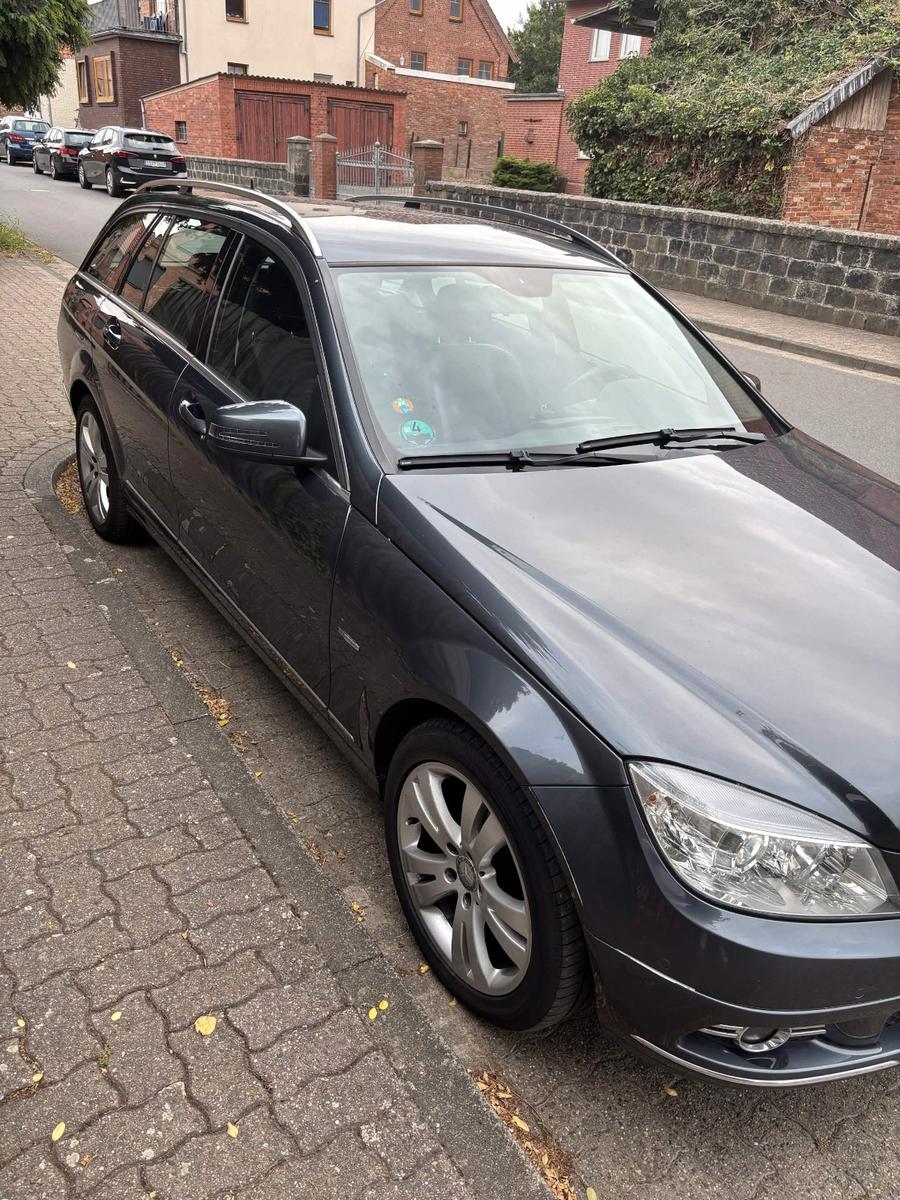 Mercedes-Benz C220 2010 — rear view