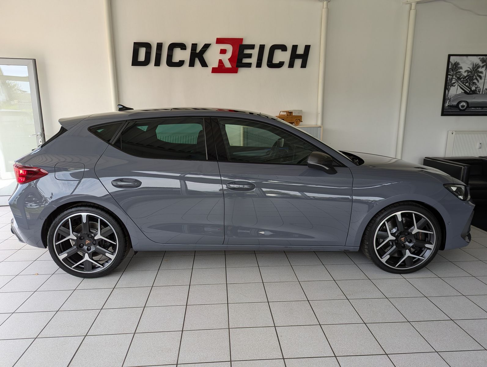 CUPRA Leon 2.0TSI VZ Matrix Pano Sennheiser Kamera 19" - Image 8