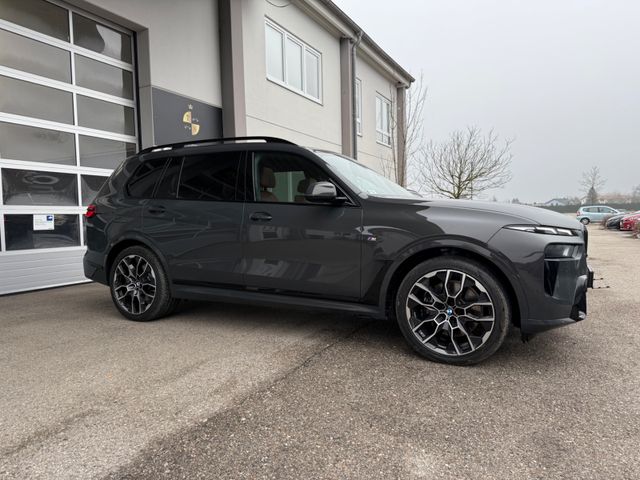 BMW X7 xDrive 40 i M Sport*SkyLounge*AHK*IN STOCK*