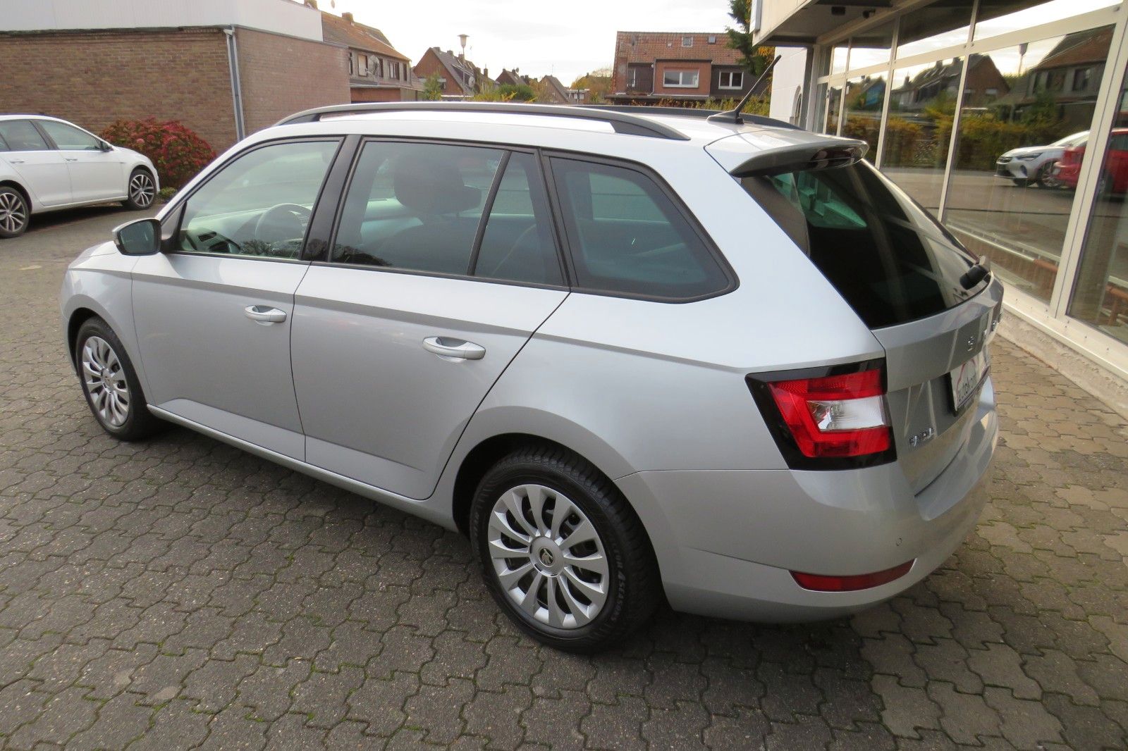 Fahrzeugabbildung SKODA Fabia Combi Ambition APP-CONNECT GRA PDC SITZH.1