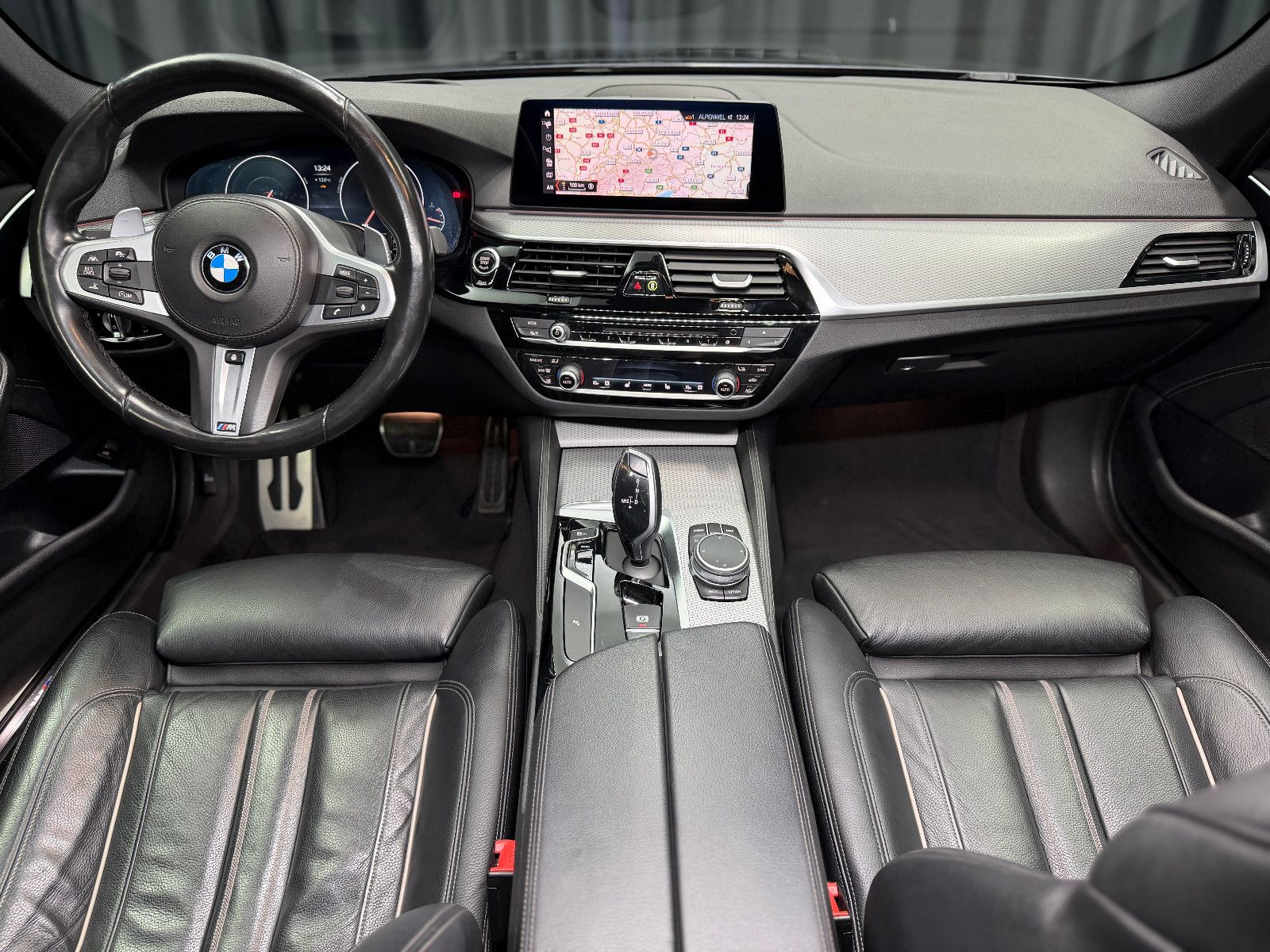 Fahrzeugabbildung BMW 540i Touring xDrive M Sport|HIFI|HuD|PANO|KEYLES