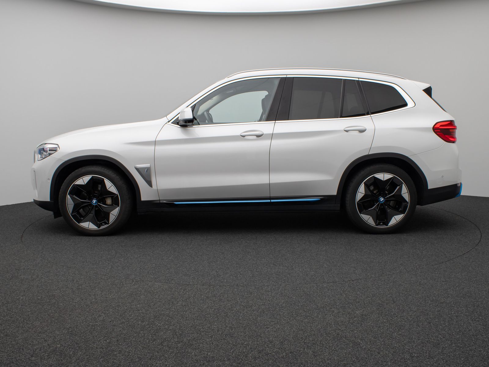Fahrzeugabbildung BMW iX3 Impressive 360°HUD DAB H/K Komfort 20Zoll
