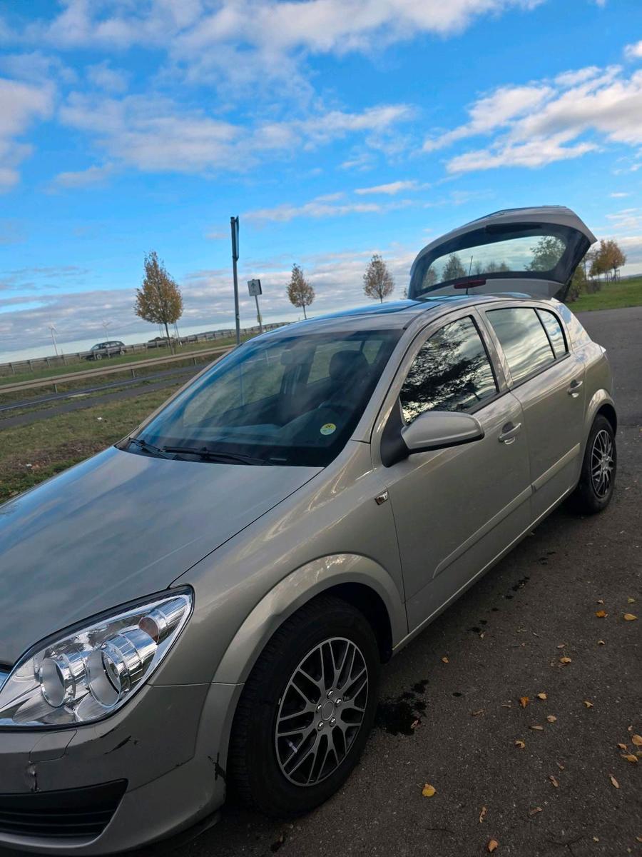 Opel Astra 2006 — interior