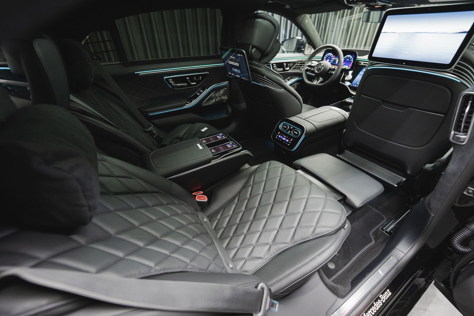 Fahrzeugabbildung Mercedes-Benz S 450 4M Lang MY27 Facelift AMG Plus Fond TV