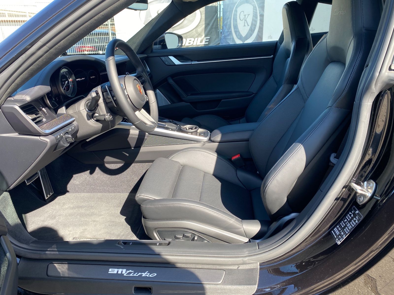 Fahrzeugabbildung Porsche 992 Turbo/Lift/Carbon Dach/Aero-Kit/360°Kamera