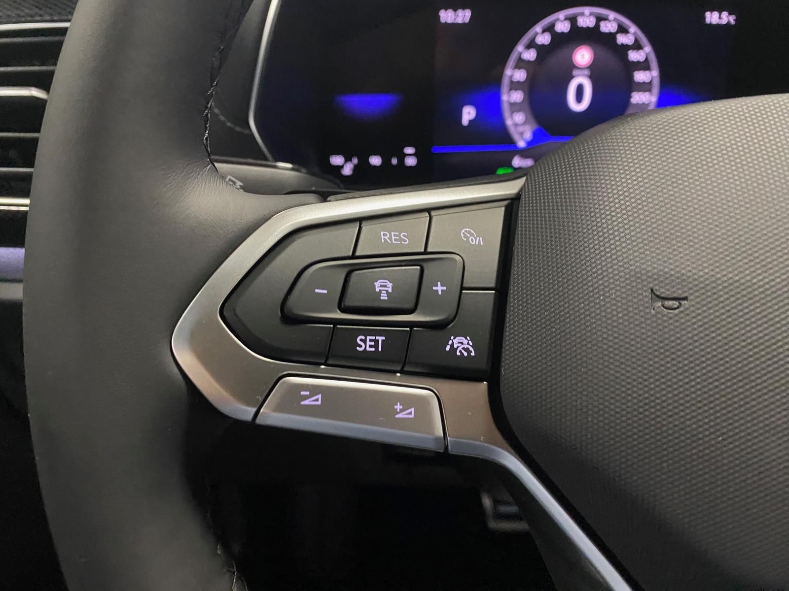 Fahrzeugabbildung Volkswagen T-Cross 1.0 TSI DSG R-Line BLACKSTYLE+MATRIX+AHK