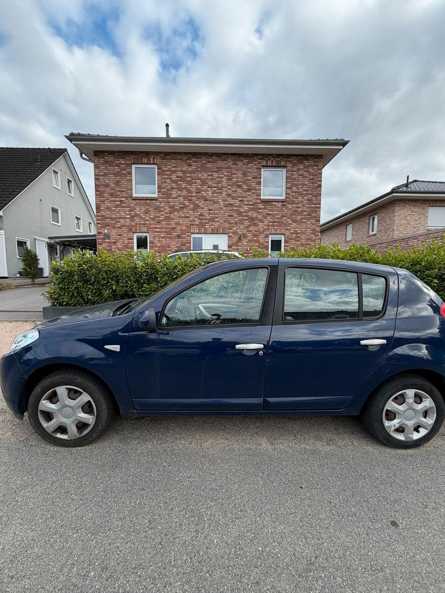 Dacia Sandero 2010 — rear view