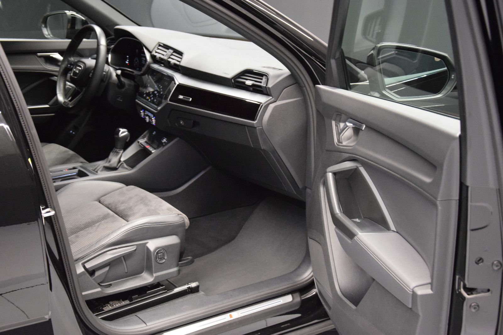 Fahrzeugabbildung Audi Q3 Sportback 45 TFSI e S line ACC Ambiente el.Hk