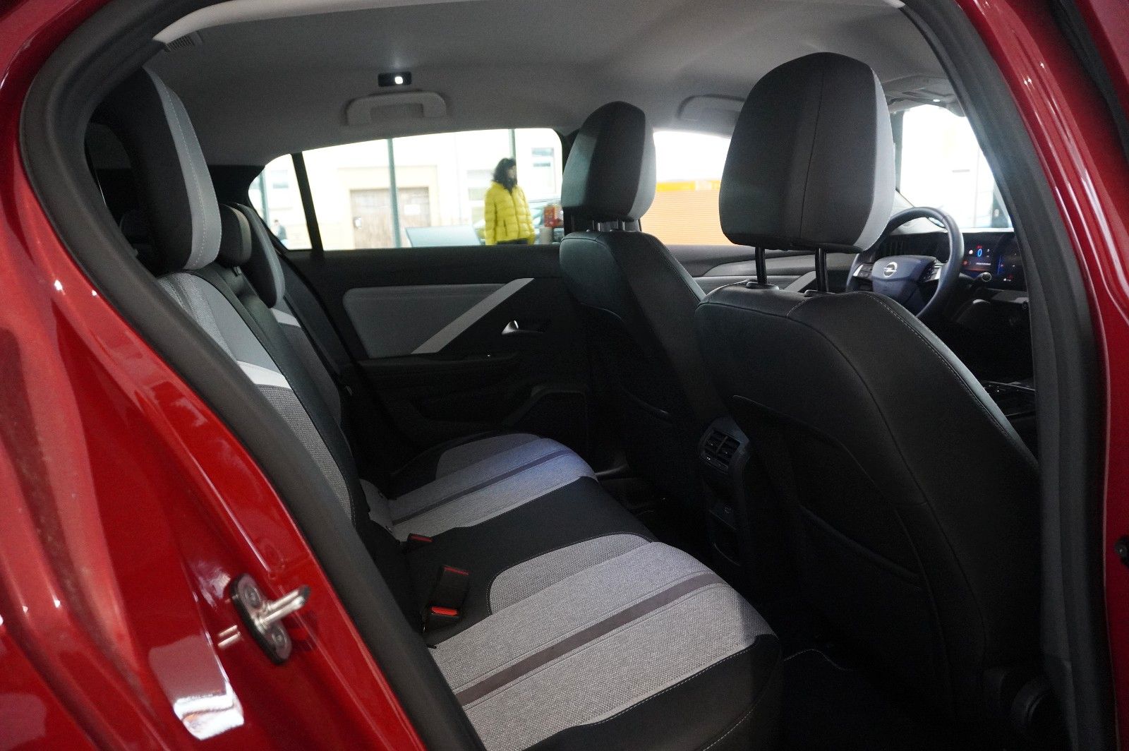 Fahrzeugabbildung Opel Astra L Lim. 1.6 HYBRID ELEGANCE NAVI/LED/KAMERA