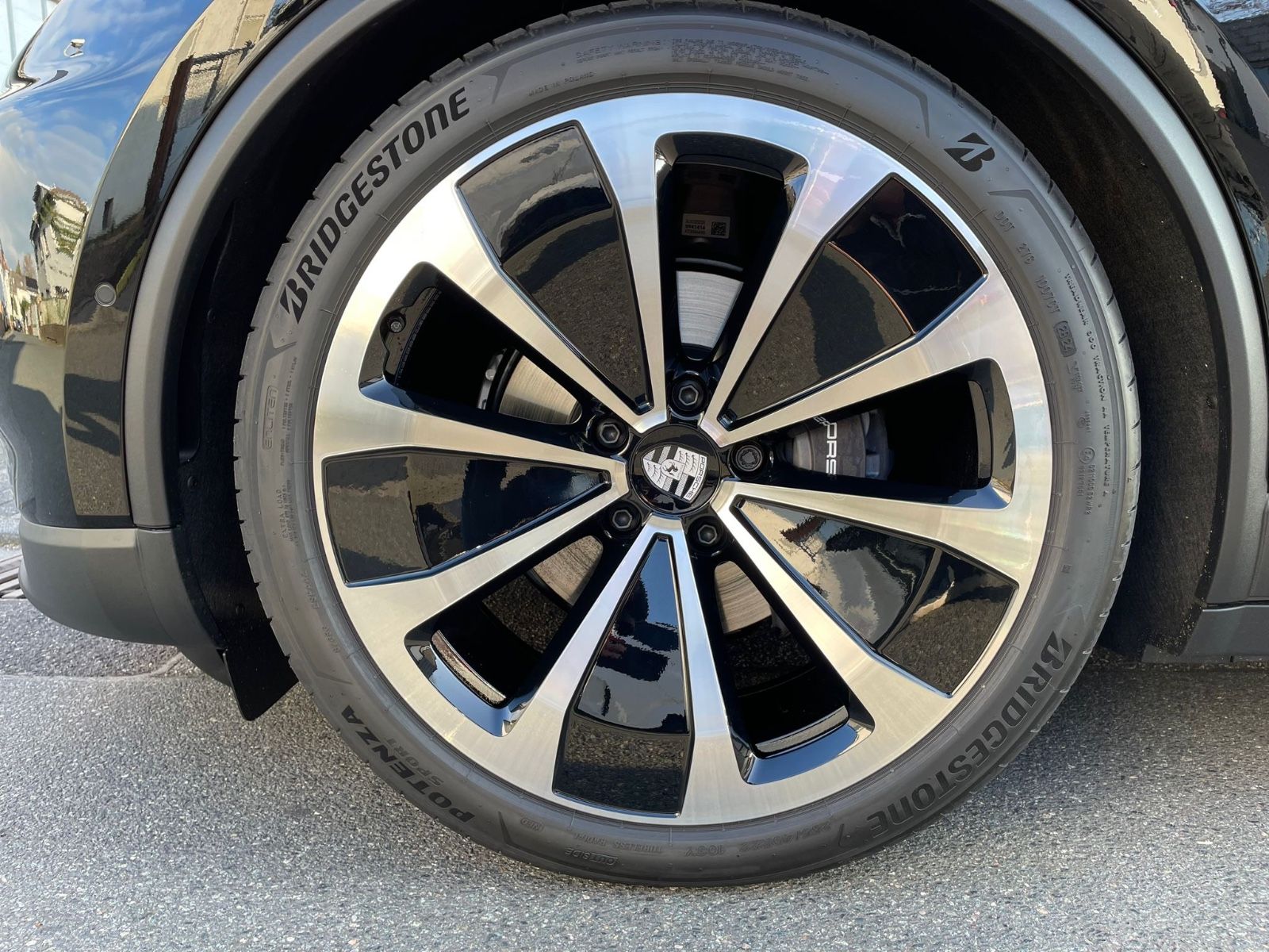 Fahrzeugabbildung Porsche Macan 4 |ACC|22"|Pano|3.Disp|SportChro|PASM|360°