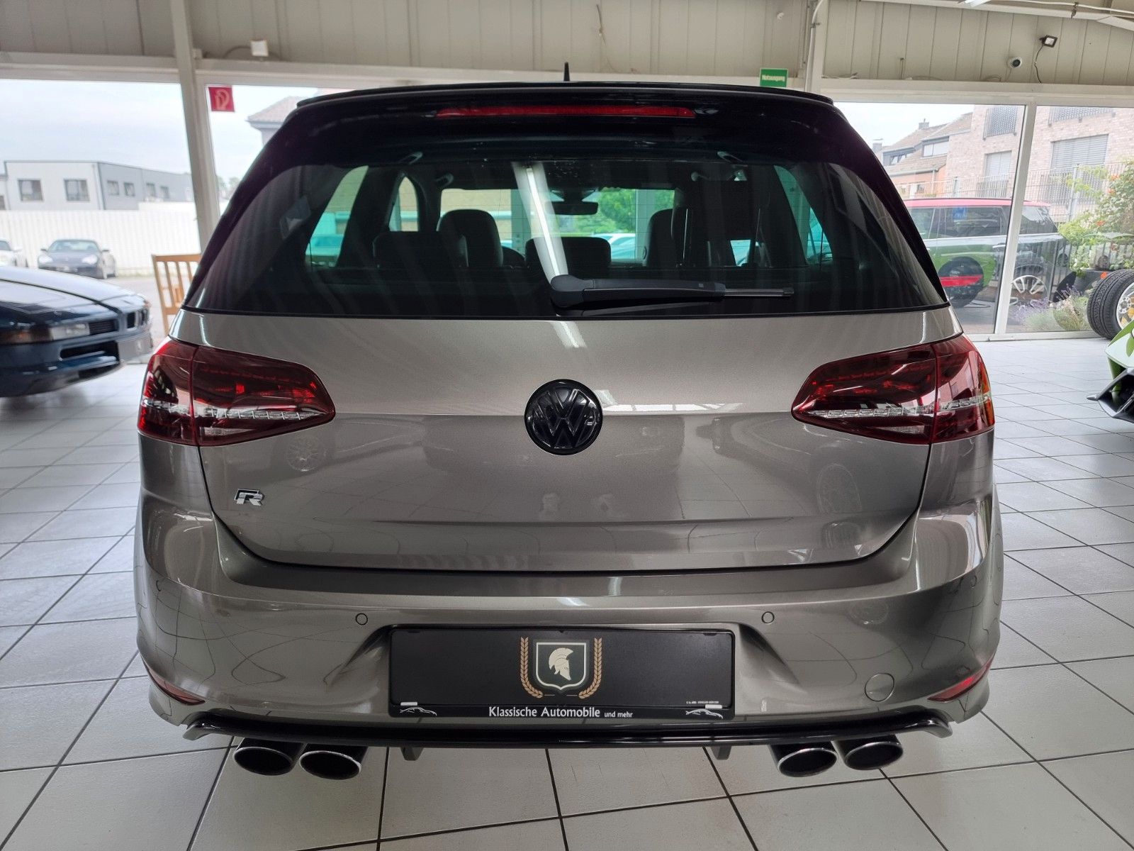 Fahrzeugabbildung Volkswagen Golf R by MTR/520 PS/Sleeper/Extrem schnell