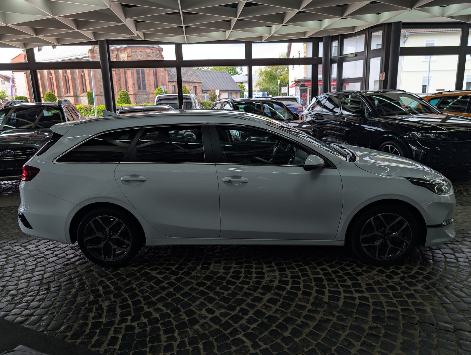 Fahrzeugabbildung Kia cee'd Sportswagon 1.5 Spirit SCC JBL KAM 7J Gar.