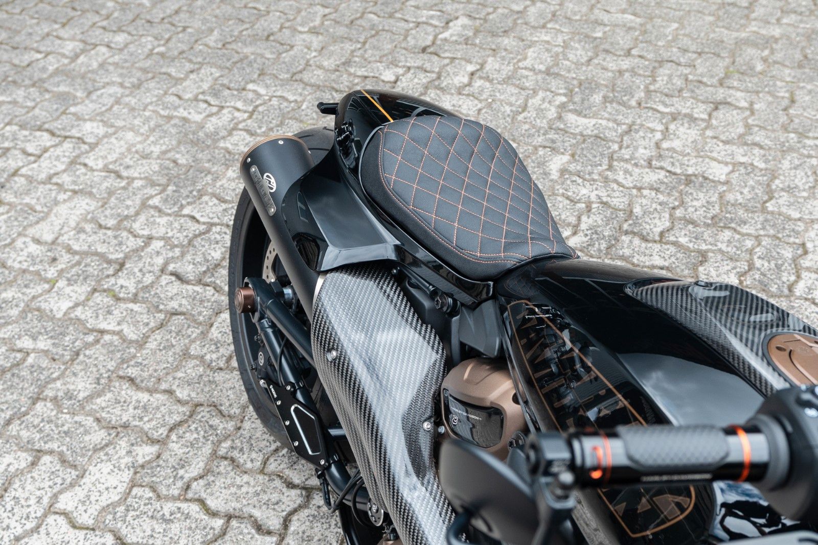 Fahrzeugabbildung Harley-Davidson Sportster S RH1250S - Jekill & Hyde 240er Umbau