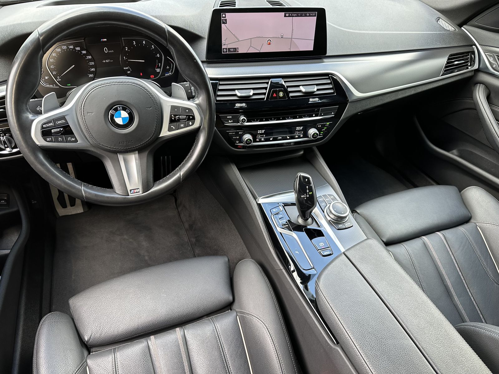 Fahrzeugabbildung BMW 540i Touring xDrive M-Sport NAV+LED+HEAD-UP+KAM