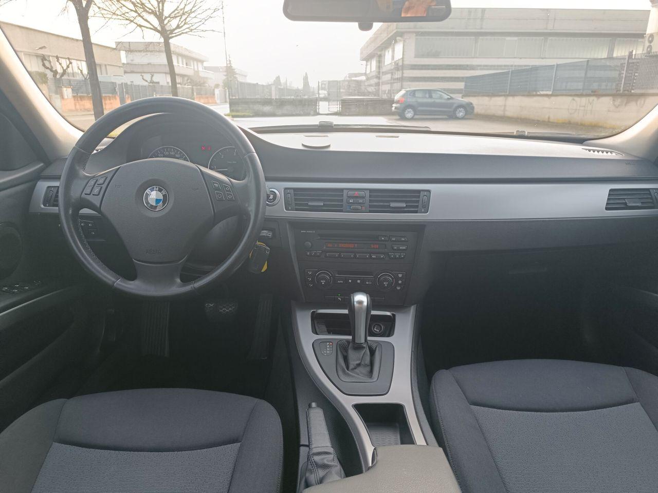 BMW 320 2006 — photo 13
