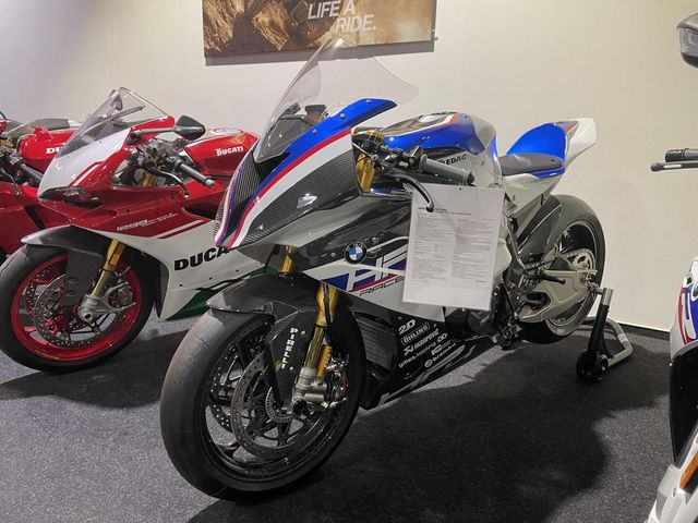 BMW HP4-RACE 