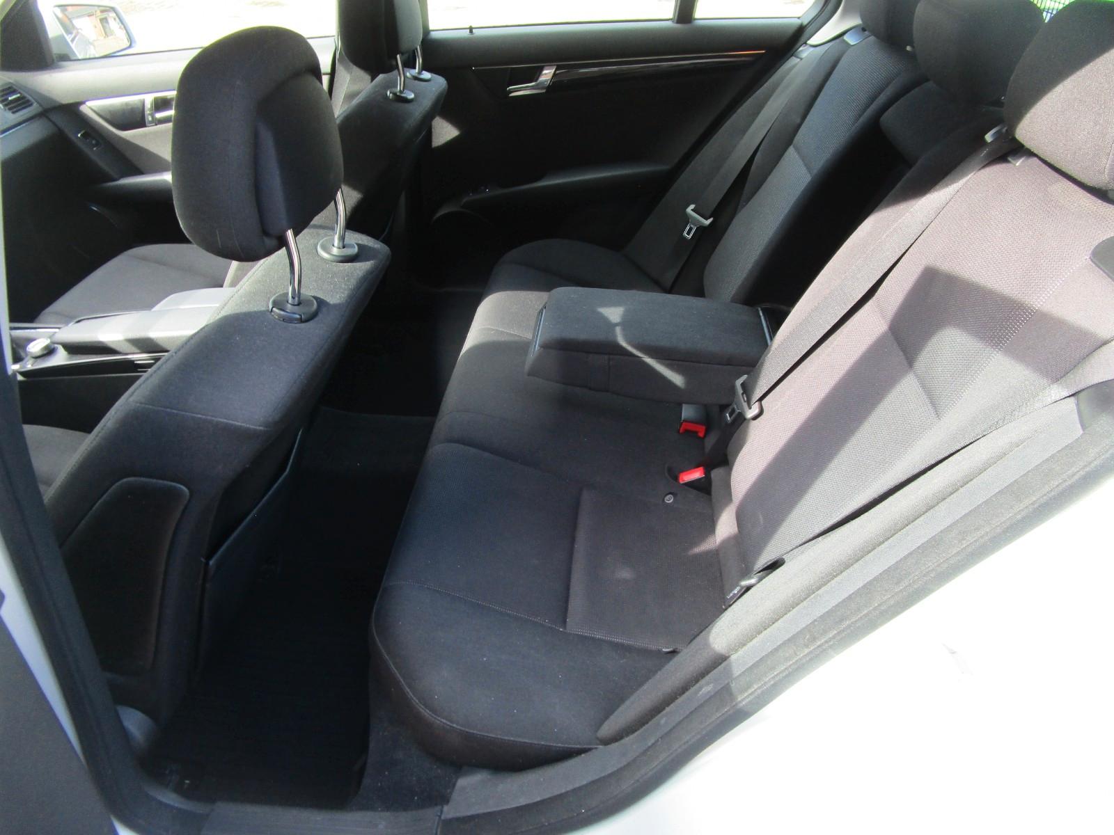 Mercedes-Benz C200 2008 — photo 12