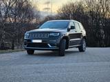 Jeep Grand Cherokee Summit 5.7L Hemi V8 - Jeep Grand Cherokee Summit mit Benzin-Antrieb