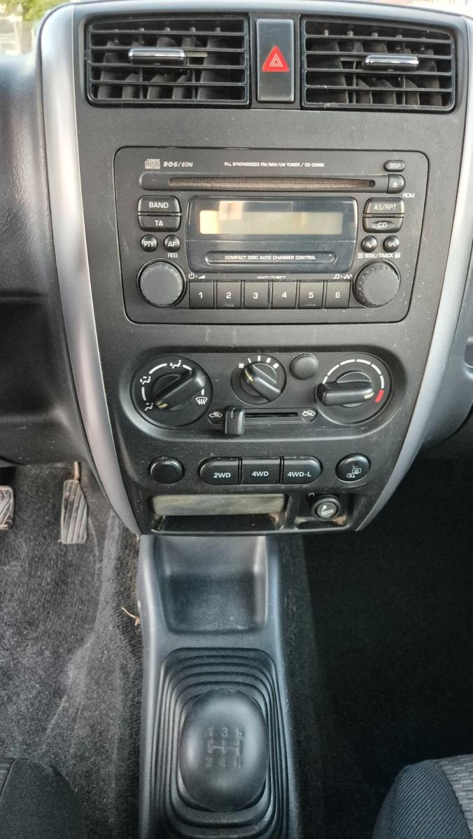 Suzuki Jimny 1.5 DDiS Comfort | 86 ch | BVM | Attelage | Vitres électriques | Rétroviseurs électriques