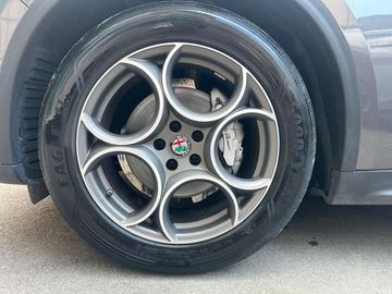 Alfa-Romeo Stelvio - 7