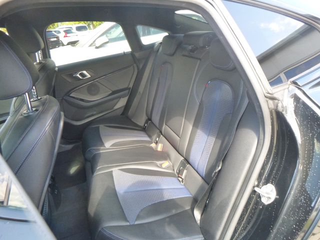 Fahrzeugabbildung BMW 220 i Gran Coupé >M-Sport/AUT/Allrad/AHK/Navi<