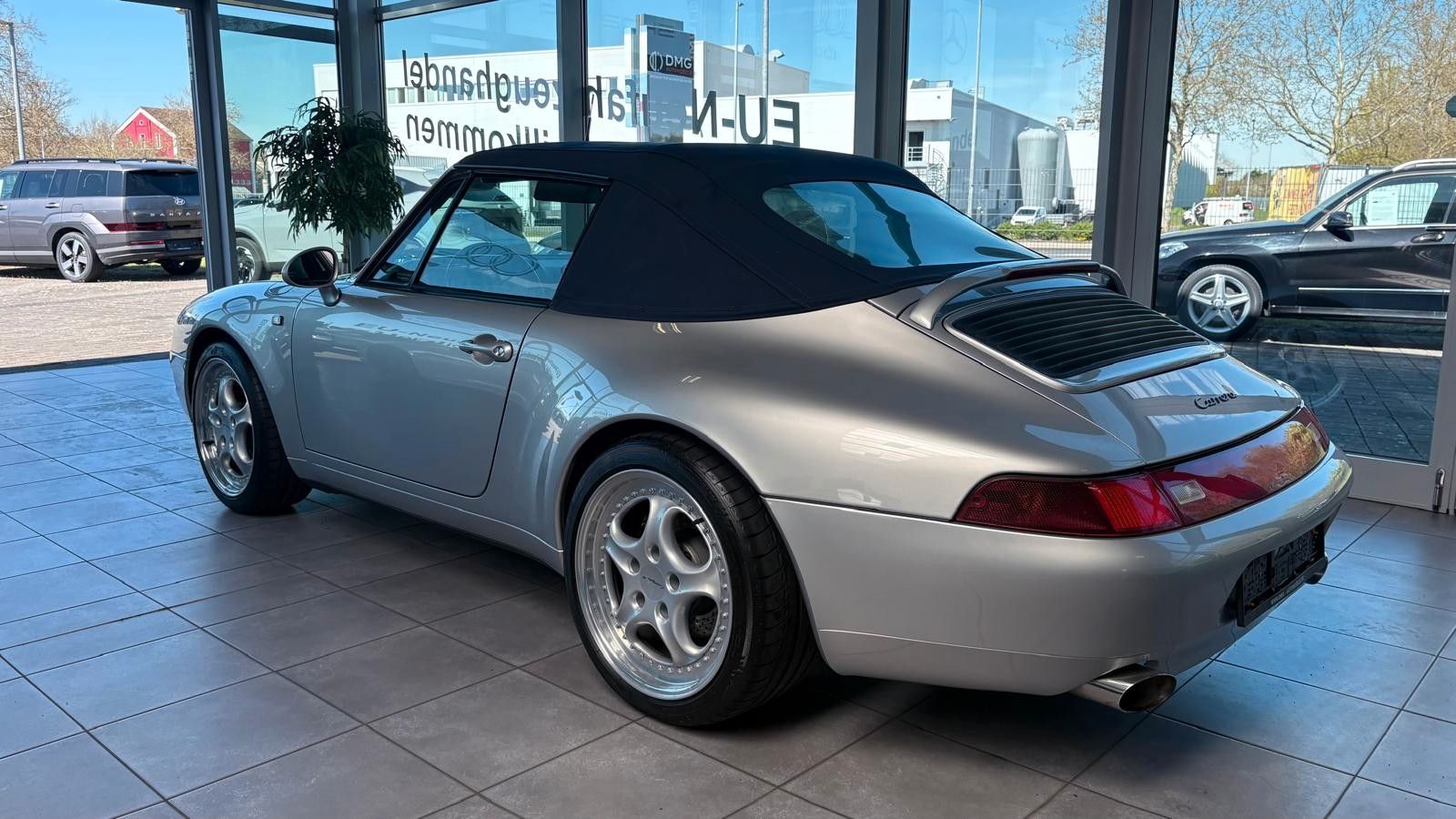 Fahrzeugabbildung Porsche 993 Carrera Cabriolet, deutsches fahrzeug.