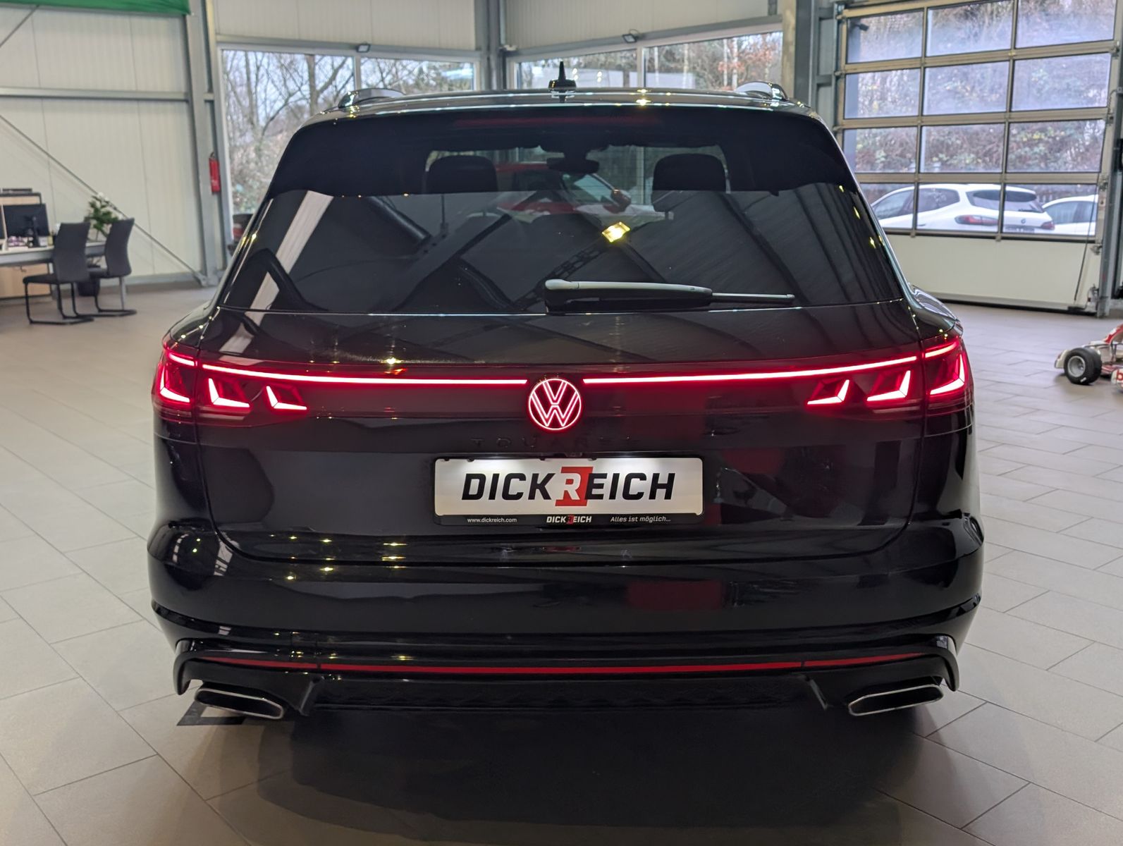 Fahrzeugabbildung Volkswagen Touareg 3.0TDI 4M R-Line VOLL Black 22" UPE 114T