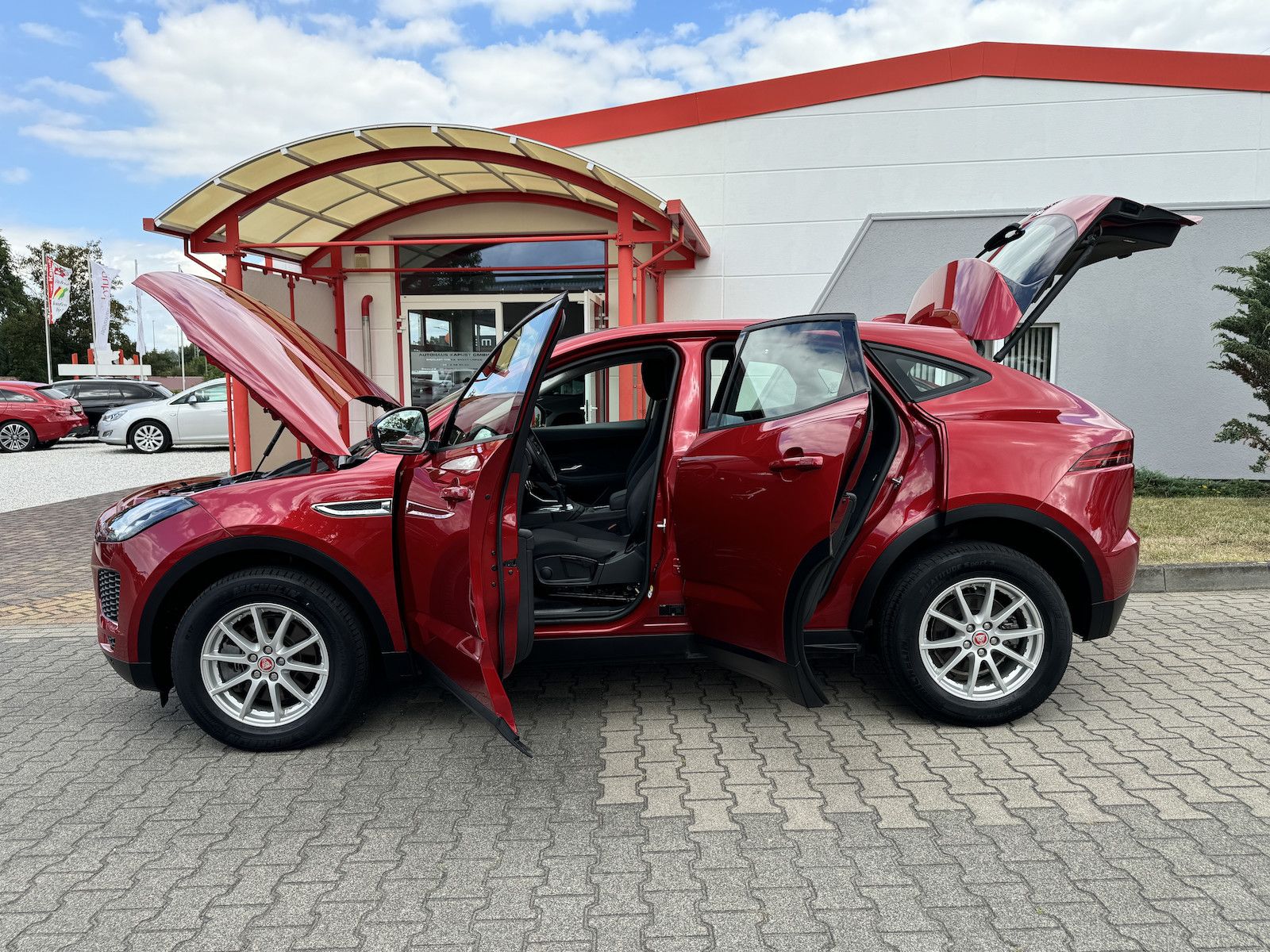 Fahrzeugabbildung Jaguar E-Pace P250 AWD /LED//DAB/Sound/Spur/Kamera/Ahk