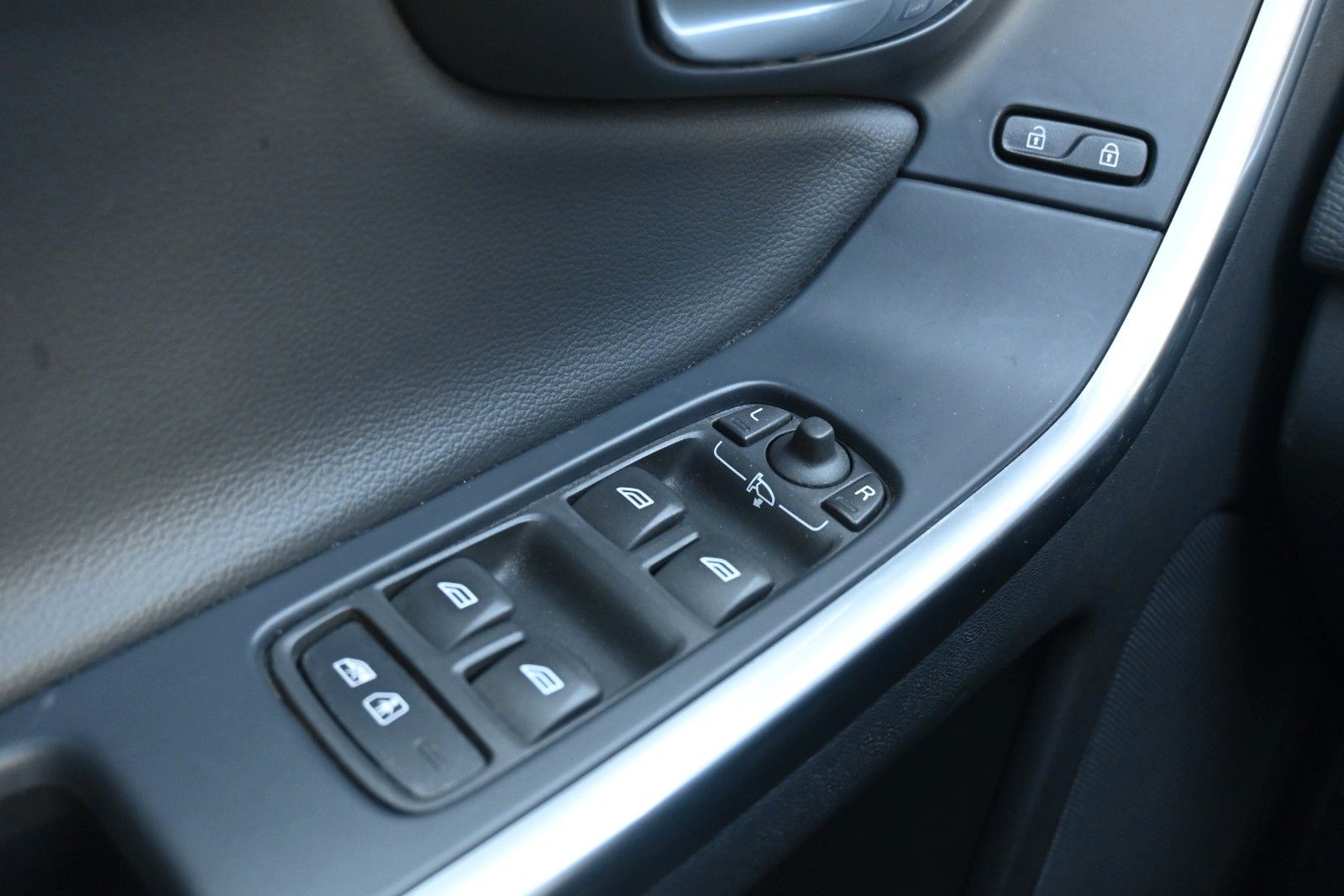 Fahrzeugabbildung Volvo XC60 D4 FWD Autom. Summum*STDHZG*RFK*