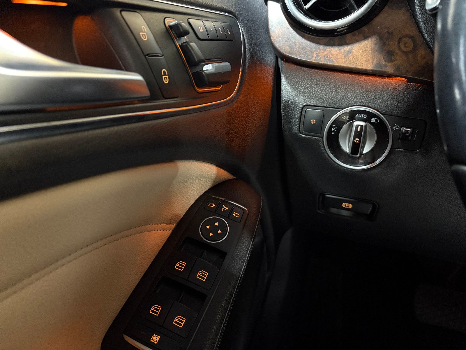 Fahrzeugabbildung Mercedes-Benz B 200/PANO/MEMORY/KLIMA/CAR-PLAY/2.HAND/KAMERA