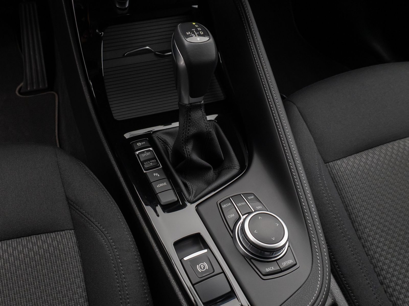 Fahrzeugabbildung BMW X2 xD25e Kamera DAB Lordos Geschwindigkeitsreg