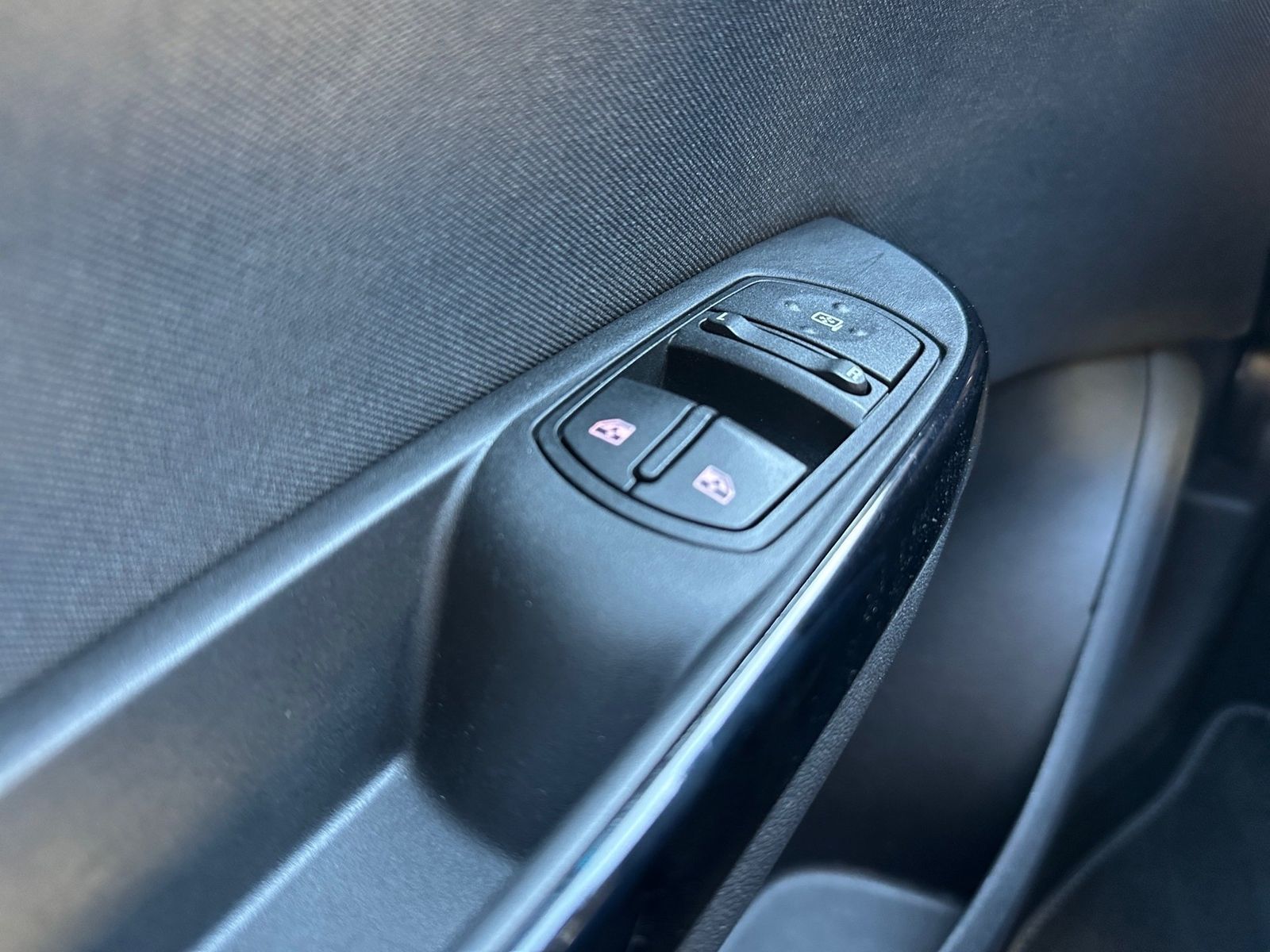 Fahrzeugabbildung Opel Corsa E 1.4 Edition Klima,Radio,USB,Allwetter